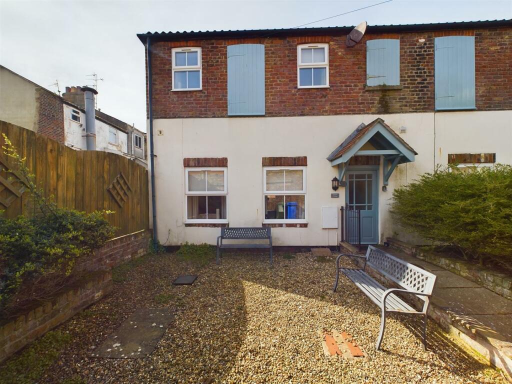 2 bedroom cottage for sale in Londesborough Mews, Bridlington, YO15