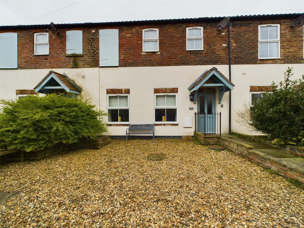 3 bedroom cottage for sale in Londesborough Mews, Bridlington, YO15