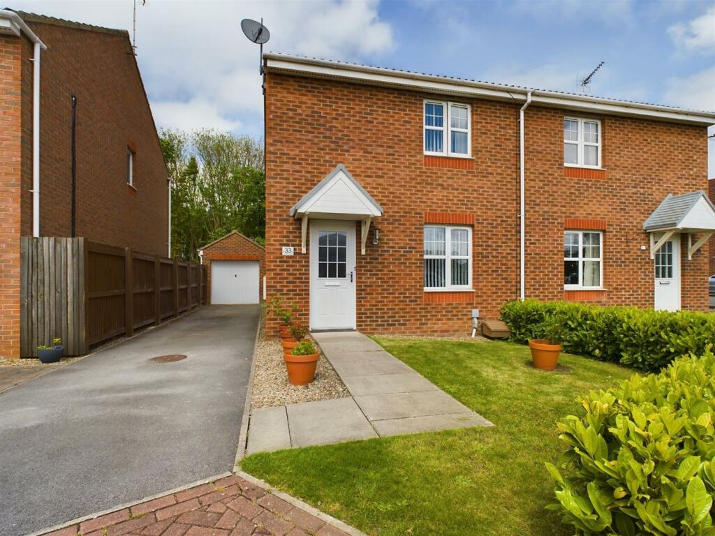 3 bedroom semidetached house for sale in Farndale Road, Bridlington, YO16