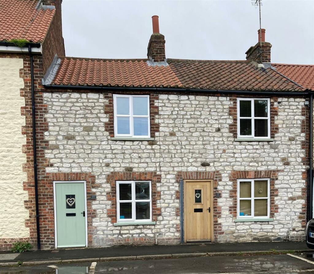 1 bedroom cottage for sale in Bridlington Road, Flamborough