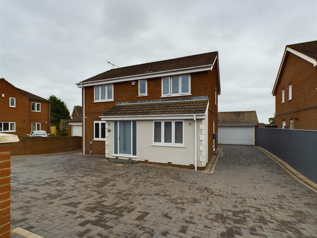 4 bedroom detached house for sale in West Crayke, Bridlington, YO16