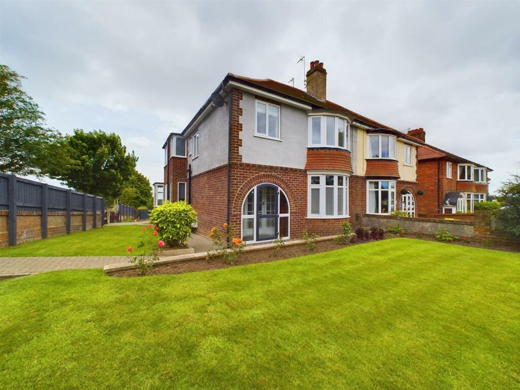 4 bedroom semidetached house for sale in St. Columba Road, Bridlington