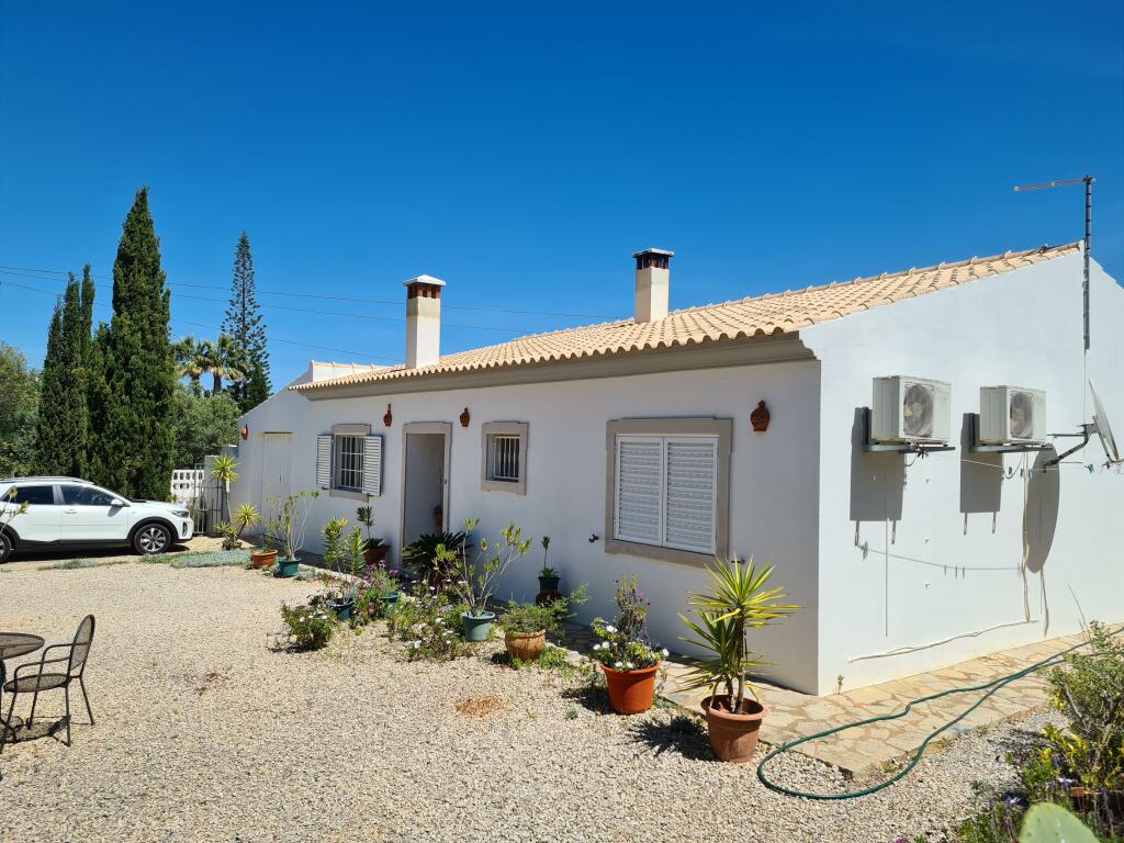 2 bedroom villa for sale in Moncarapacho, Algarve, Portugal