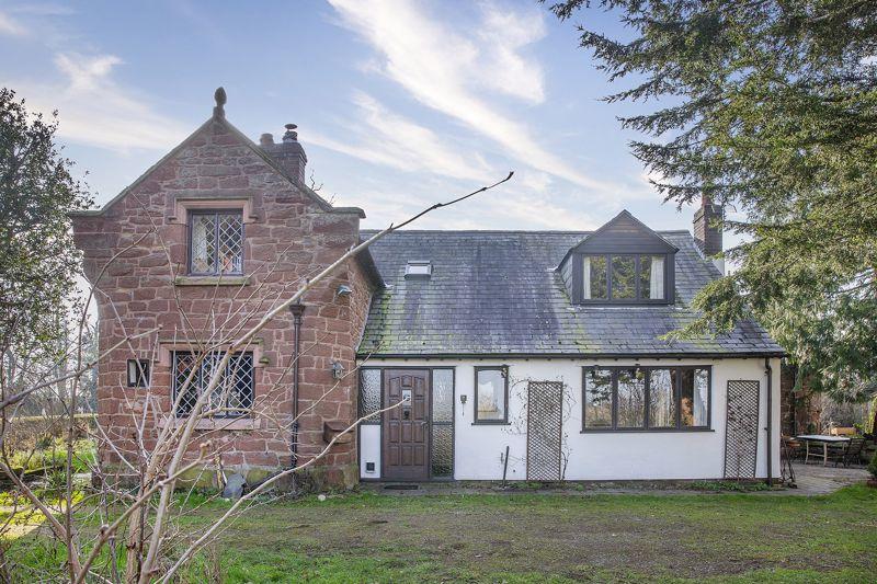 3 bedroom detached house for sale in Farndon, CH3