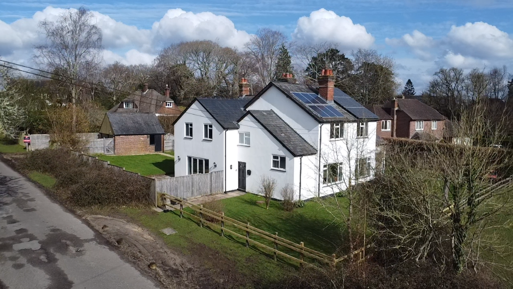 4 bedroom cottage for sale in SO42 ARMSTRONG ROAD, Brockenhurst , SO42