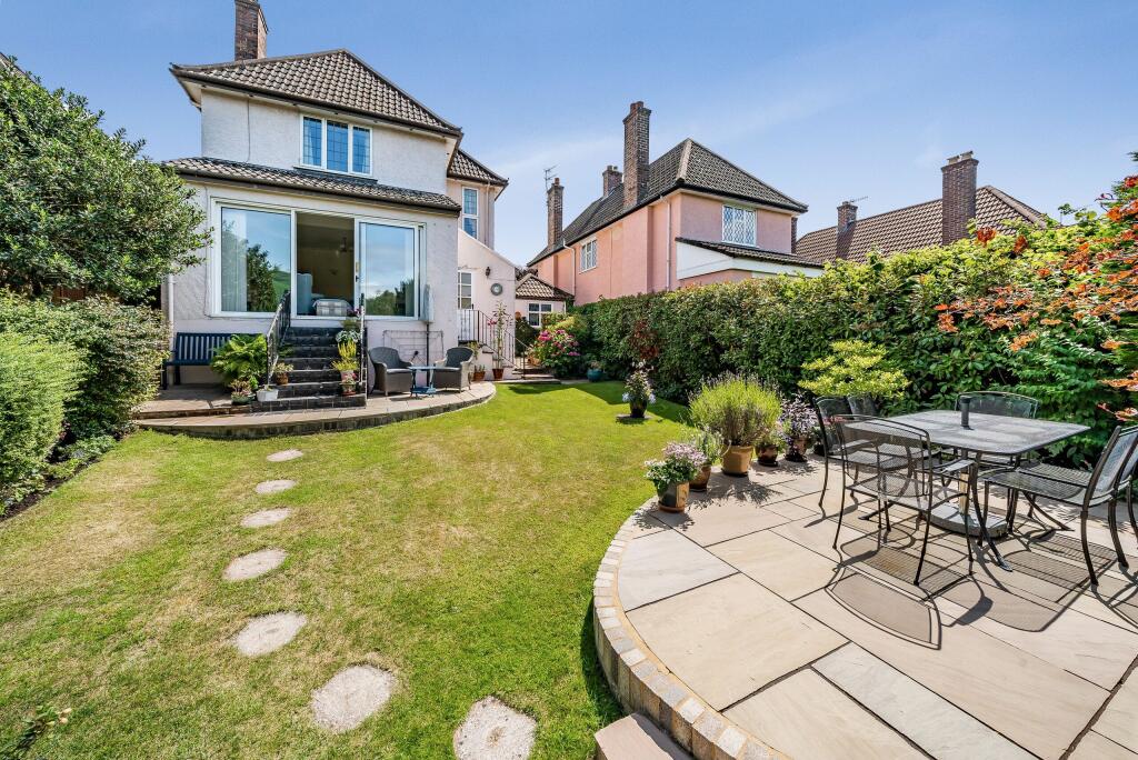 3 bedroom detached house for sale in Old Sneed Avenue, Stoke