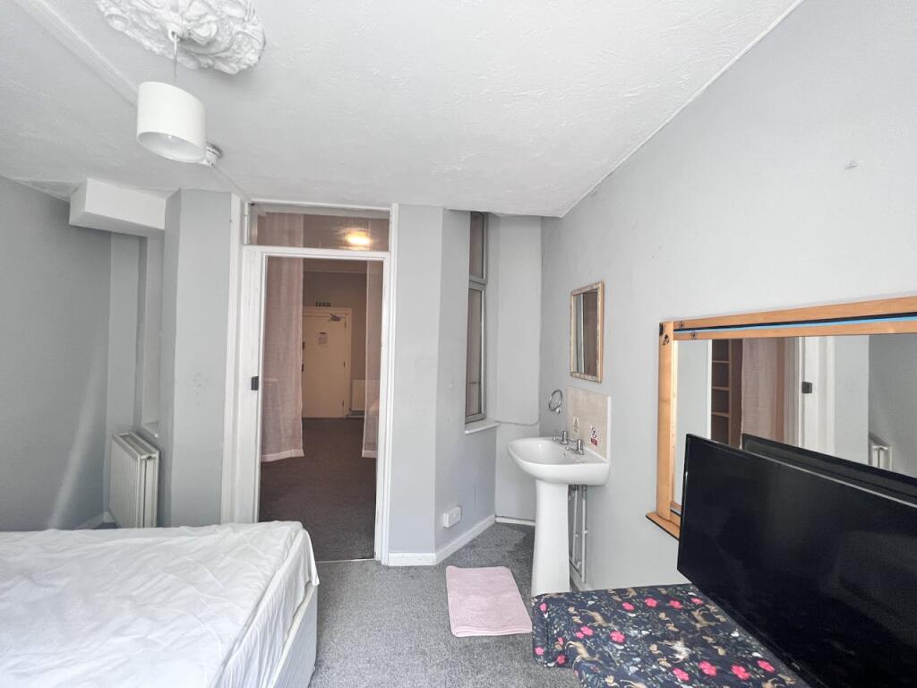 Additional property image - Mayfield Guest House, 46 Frances Road, Bournemouth, BH1 3SA