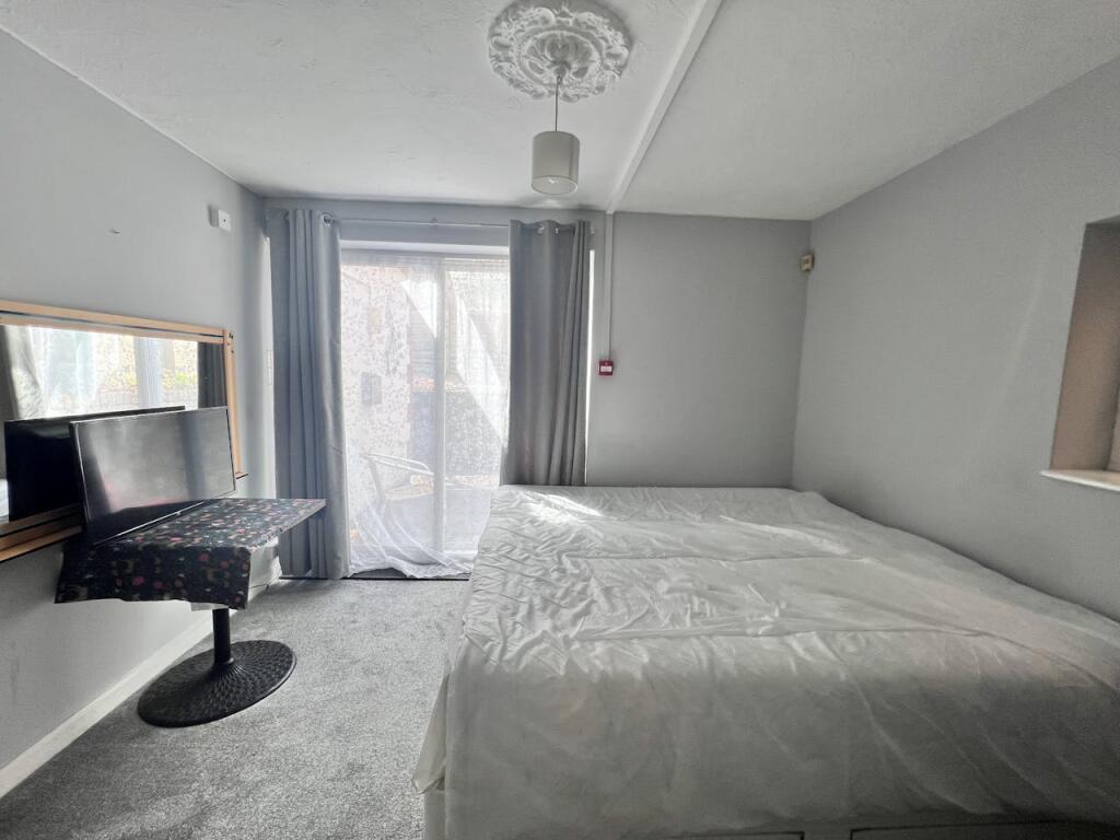 Additional property image - Mayfield Guest House, 46 Frances Road, Bournemouth, BH1 3SA