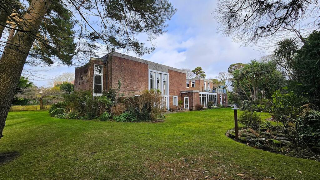 Main image of property: 16 Wharncliffe Road, Bournemouth, BH5 1AH