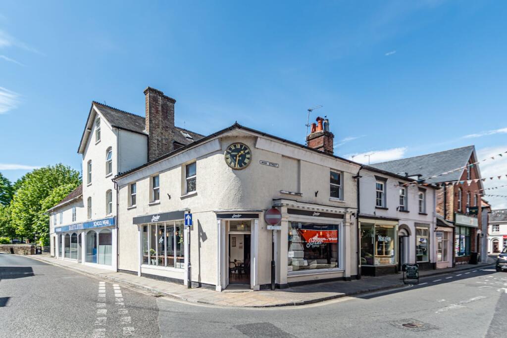 Main image of property: 48 High Street, Wimborne Minster, BH21 1HT