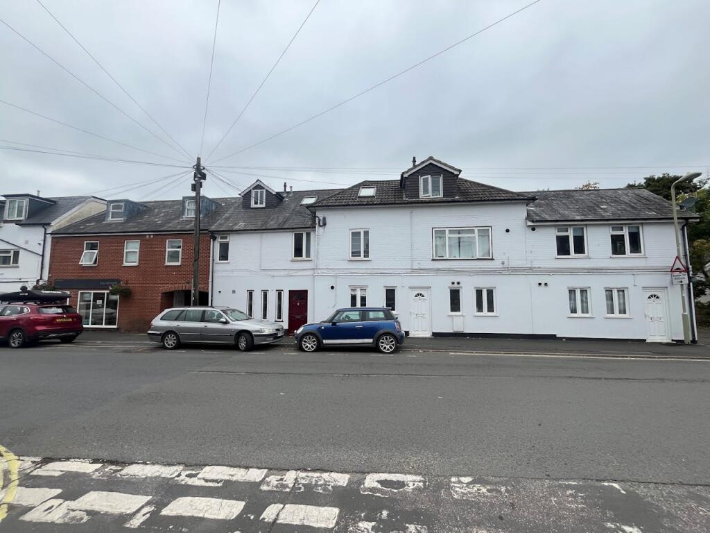 Main image of property: LInden House, 2 Linden Gate & Flats, 1-4 South Street, Pennington, Lymington, SO41 8GN