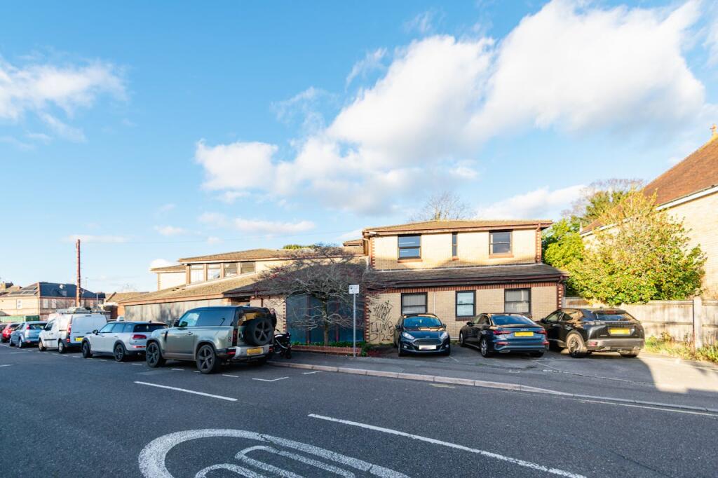 Main image of property: 1 Madeira Road, Parkstone, Poole, BH14 9ET