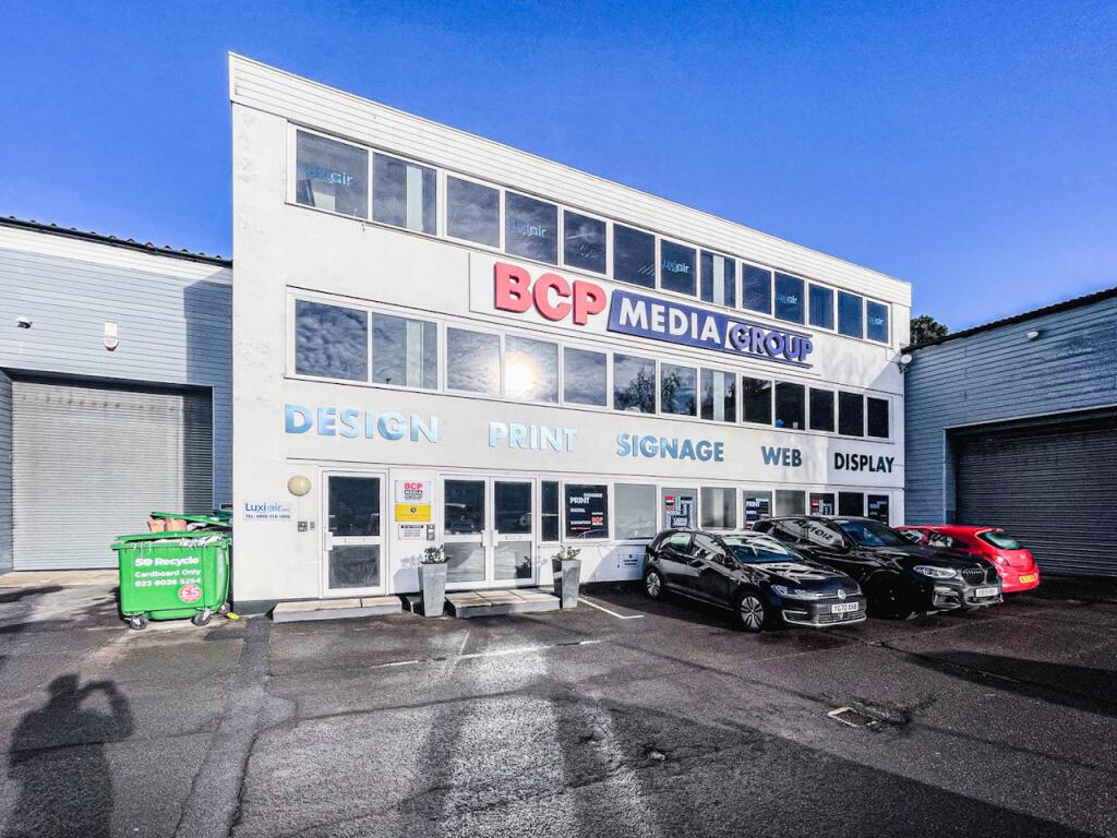 Main image of property: First Floor, 262 Ringwood Road, Parkstone, Poole, BH14 0RS