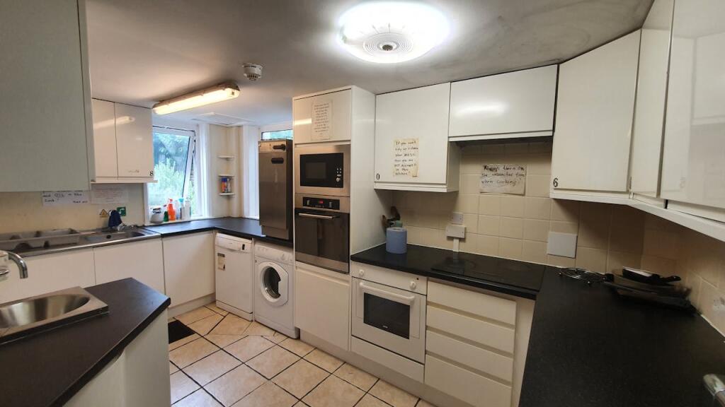 Additional image 9 of Ingledene House, 18-20 Gardens View, Bournemouth, BH1 3QA