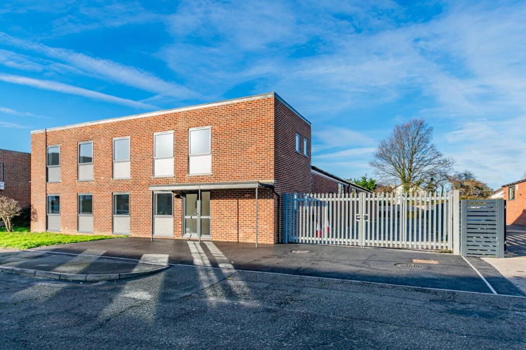 Main image of property: 8 Queensway, Stem Lane, New Milton, BH25 5NN