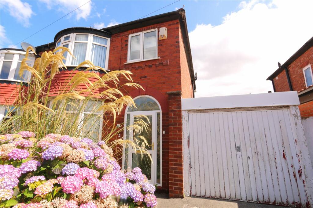 3 bedroom semi-detached house for rent in Royston Avenue, Denton, Manchester, Greater Manchester, M34