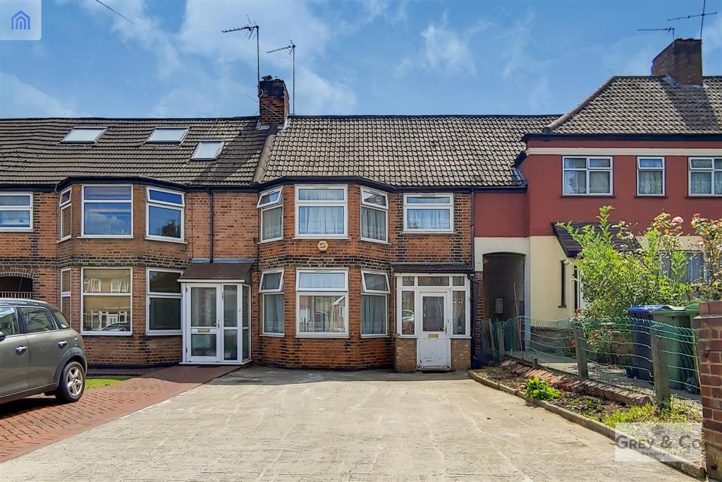 3 bedroom terraced house for sale in Vivian Avenue, Wembley, HA9