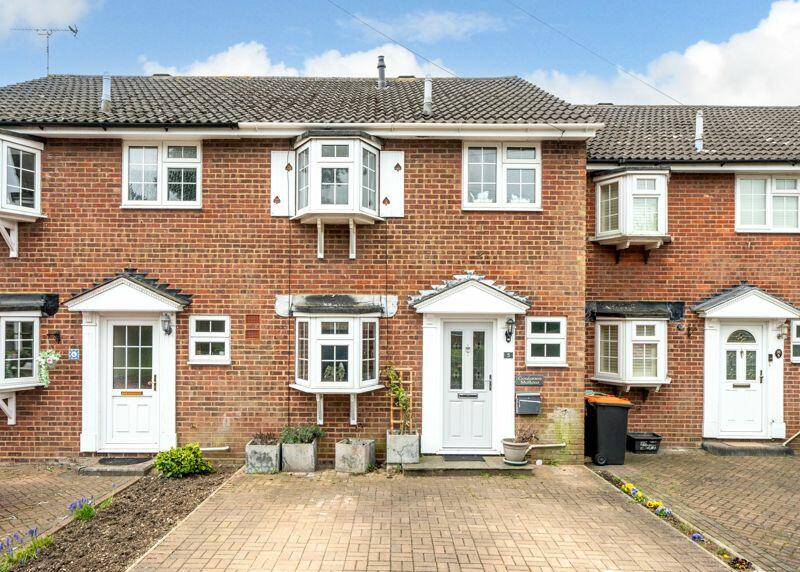 3 bedroom terraced house for sale in Cadia Close, Caddington, LU1