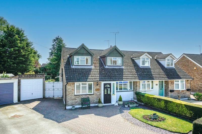 4 bedroom semidetached house for sale in Five Oaks, Caddington, LU1