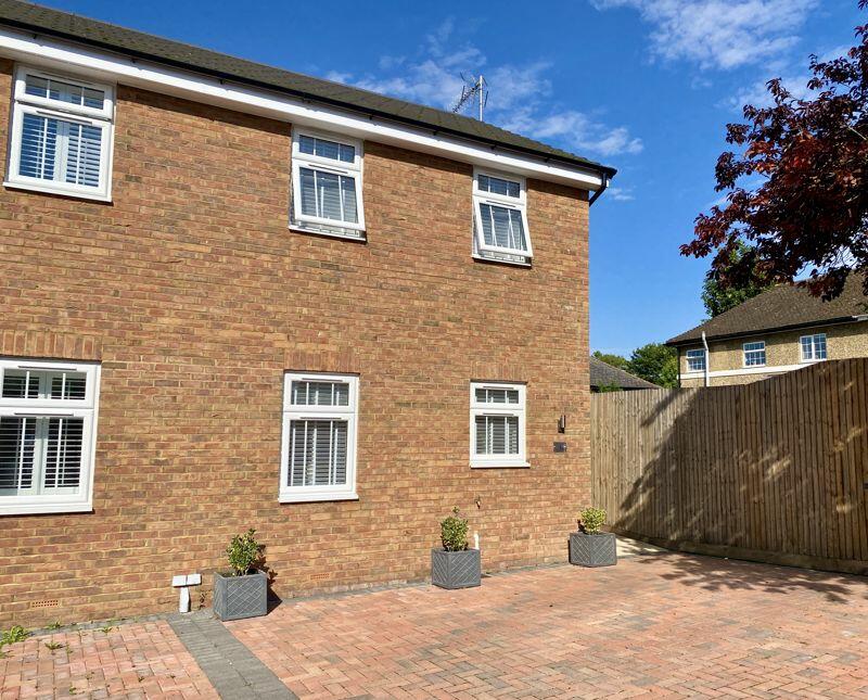 2 bedroom semidetached house for sale in Bull Pond Lane, Dunstable, LU6