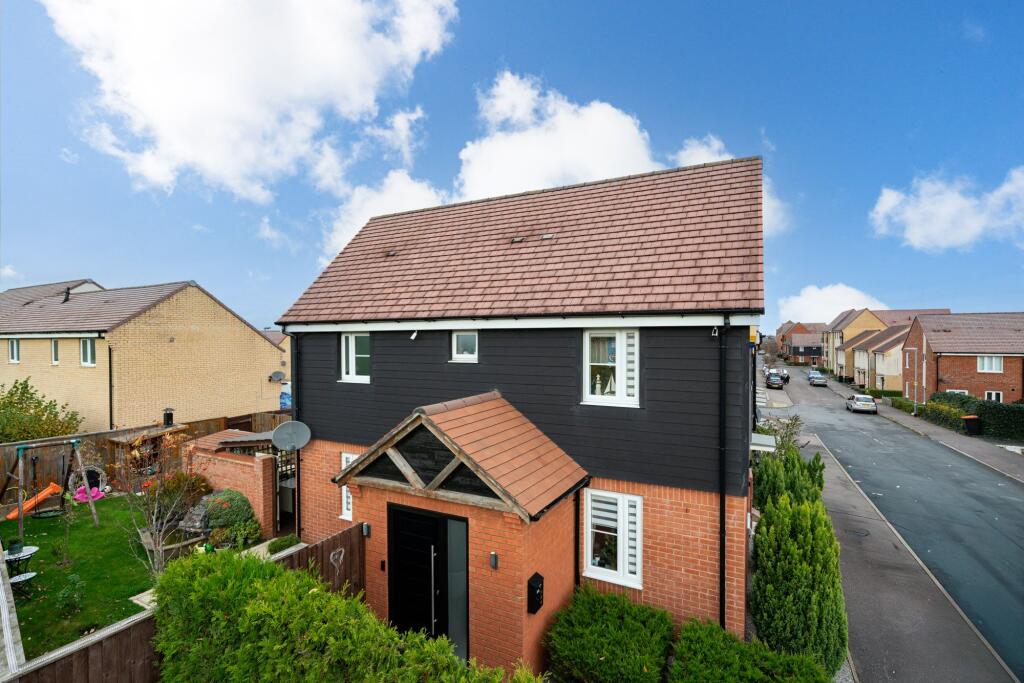 Main image of property: Vauxhall Way, Dunstable, LU6