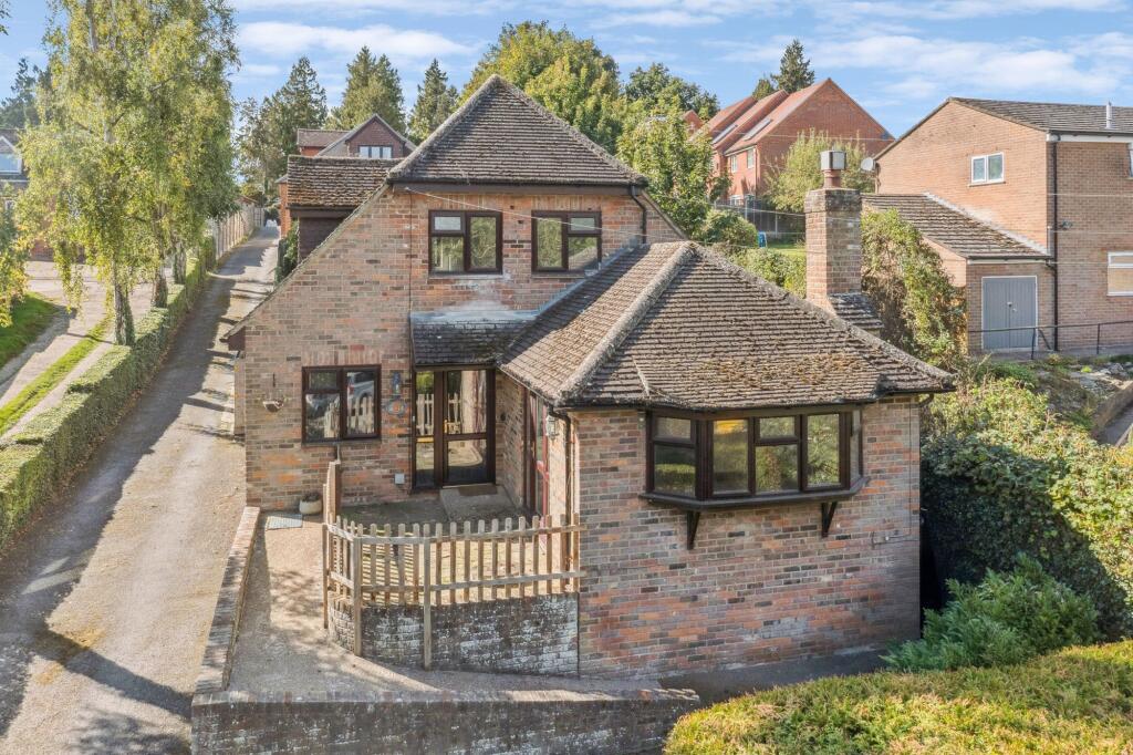 Main image of property: High Street, Markyate, AL3