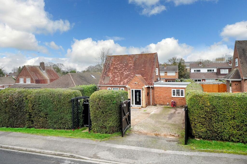 Main image of property: Lockhart Close, Dunstable, LU6