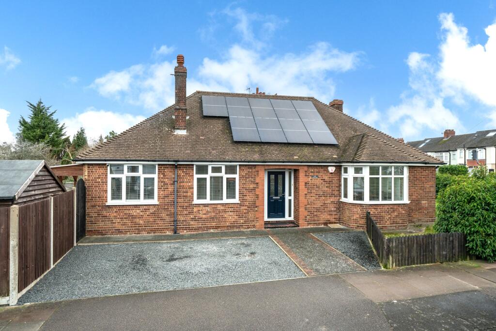 Main image of property: Luton Road, Dunstable