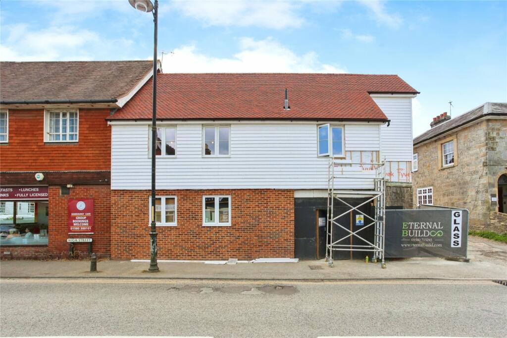 2 bedroom flat for sale in High Street, Hawkhurst, Cranbrook, Kent, TN18