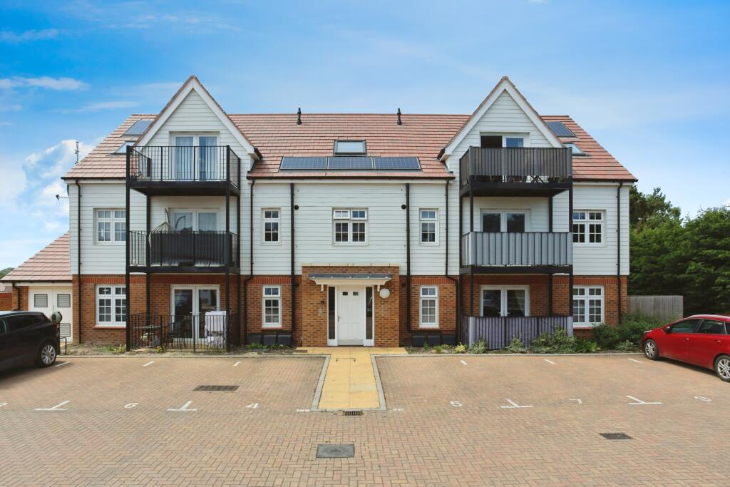 1 bedroom flat for sale in Rother Drive, Tenterden, Kent, TN30