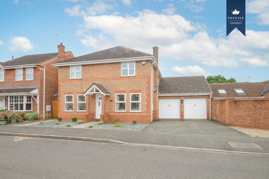 4 bedroom detached house for sale in Gilderdale Way, Oakwood, Derby, Derbyshire, DE21
