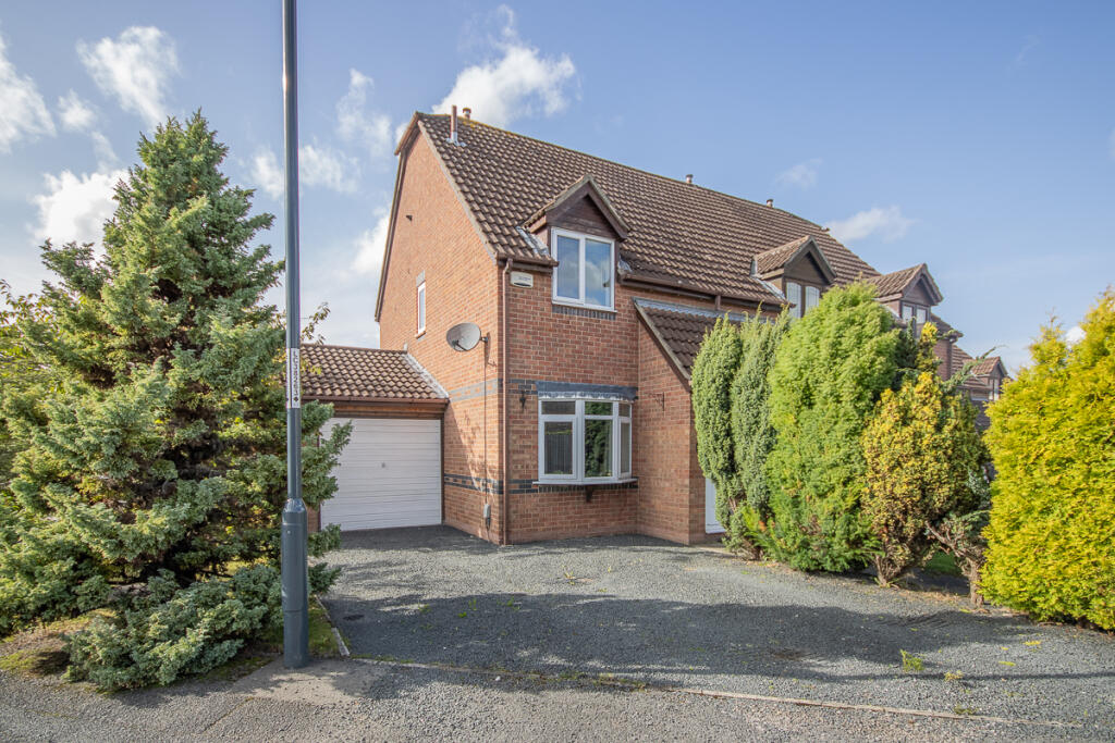 2 bedroom semidetached house for sale in Trowbridge Close, Oakwood