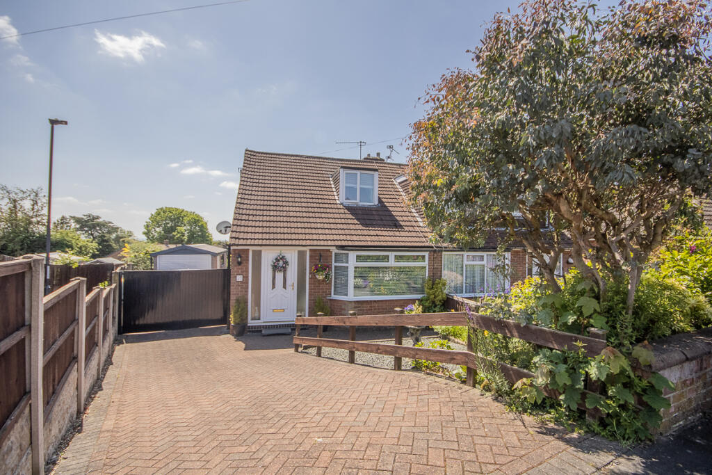 2 bedroom semidetached house for sale in Clover Close, Spondon, Derby