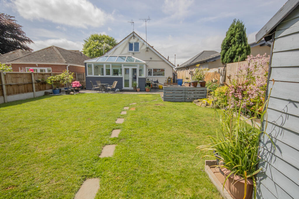 4 bedroom chalet for sale in Ashworth Avenue, Chaddesden, Derby, Derbyshire, DE21