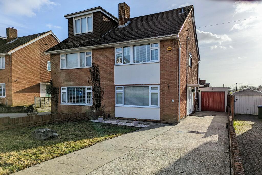3 bedroom semidetached house for sale in Beaumont Rise, Fareham, PO15