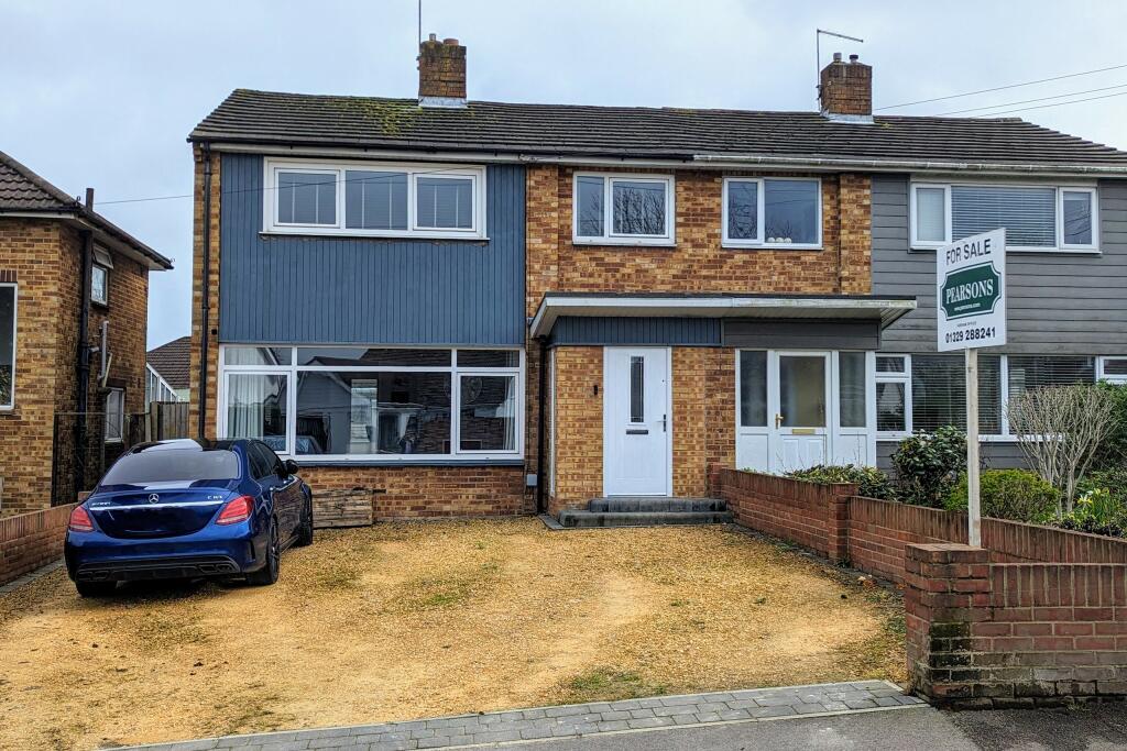 3 bedroom semidetached house for sale in Highlands Road, Fareham