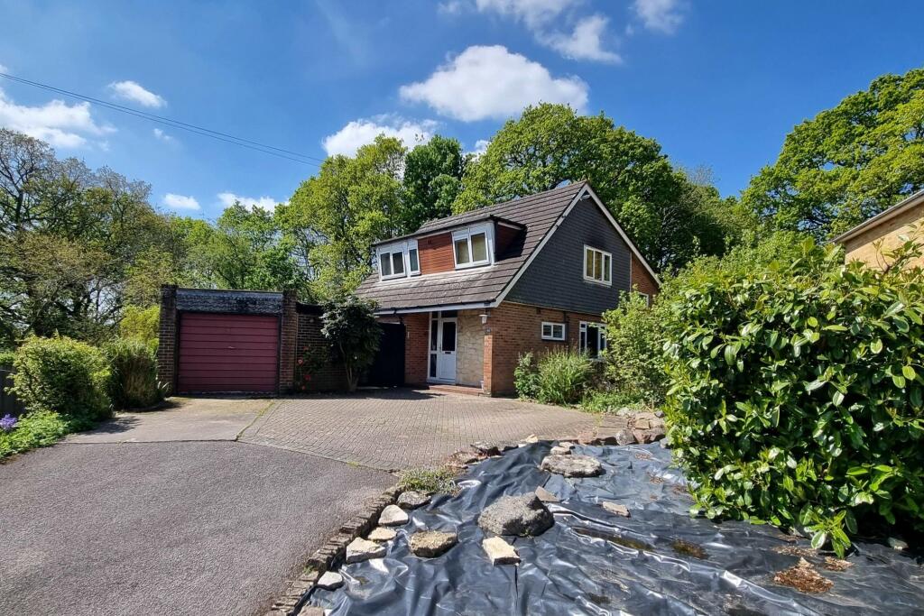 4 bedroom detached house for sale in Holly Grove, Fareham, PO16