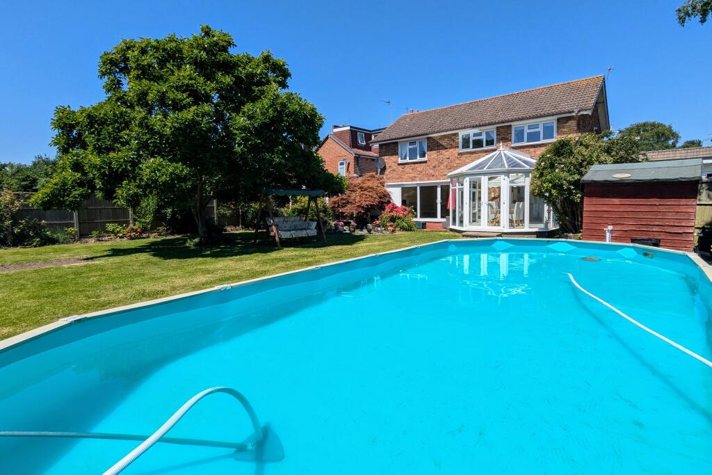 4 bedroom detached house for sale in Catisfield Road, Fareham, PO15