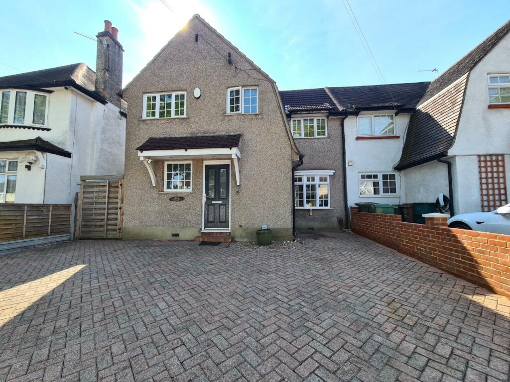 3 bedroom semidetached house for sale in Colston Avenue, Carshalton, SM5