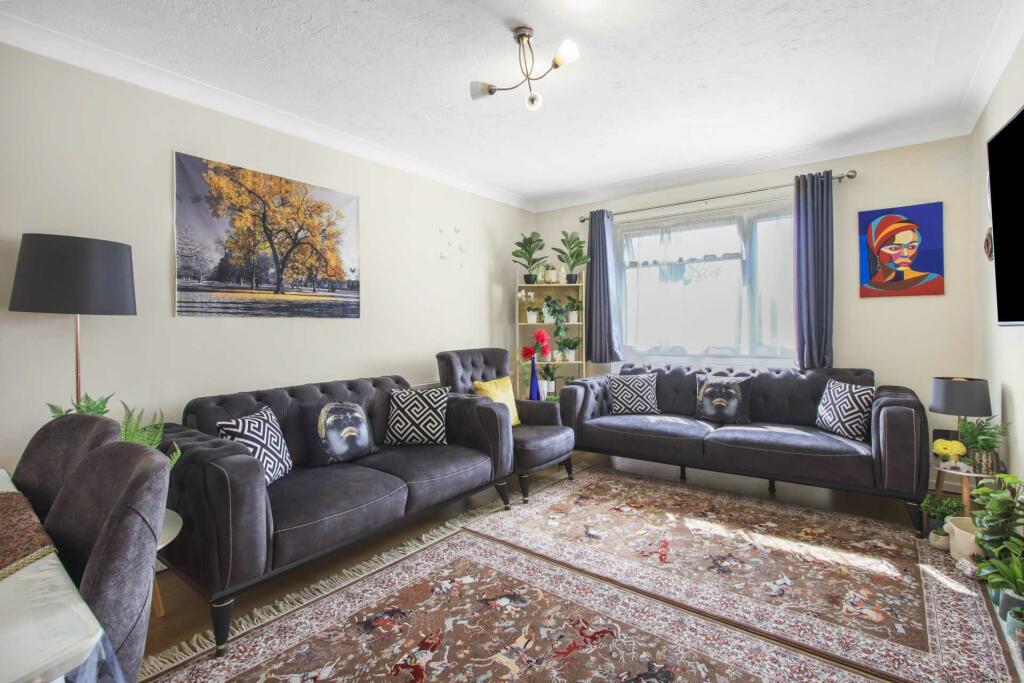 2 bedroom flat for sale in West End Lane, EN5