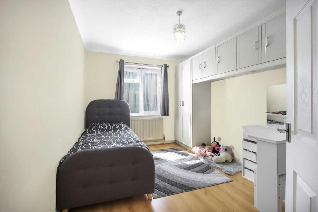 2 bedroom flat for sale in West End Lane, EN5