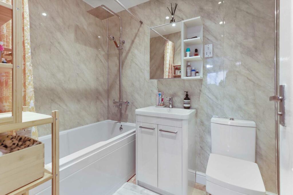 2 bedroom flat for sale in Ripon Court, 119 Ribblesdale Avenue, N11