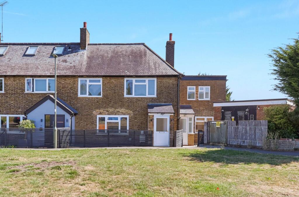 Main image of property: Crescent Way, London