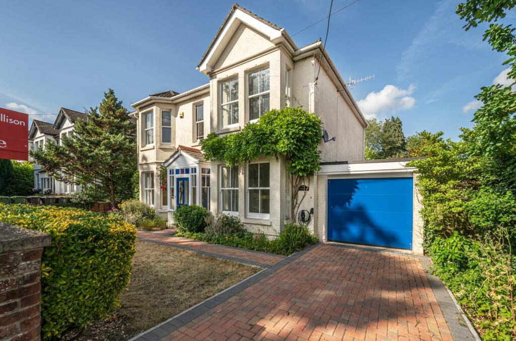 4 bedroom detached house for sale in Hursley Road, Chandler's Ford, SO53