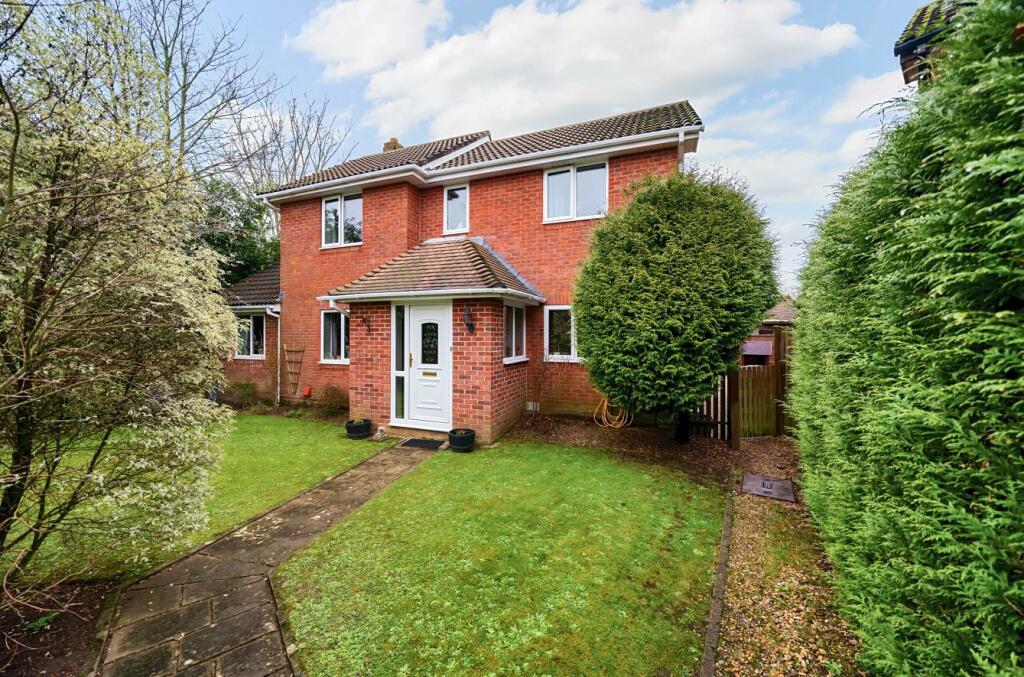 4 bedroom detached house for sale in Dale Green, North Millers Dale
