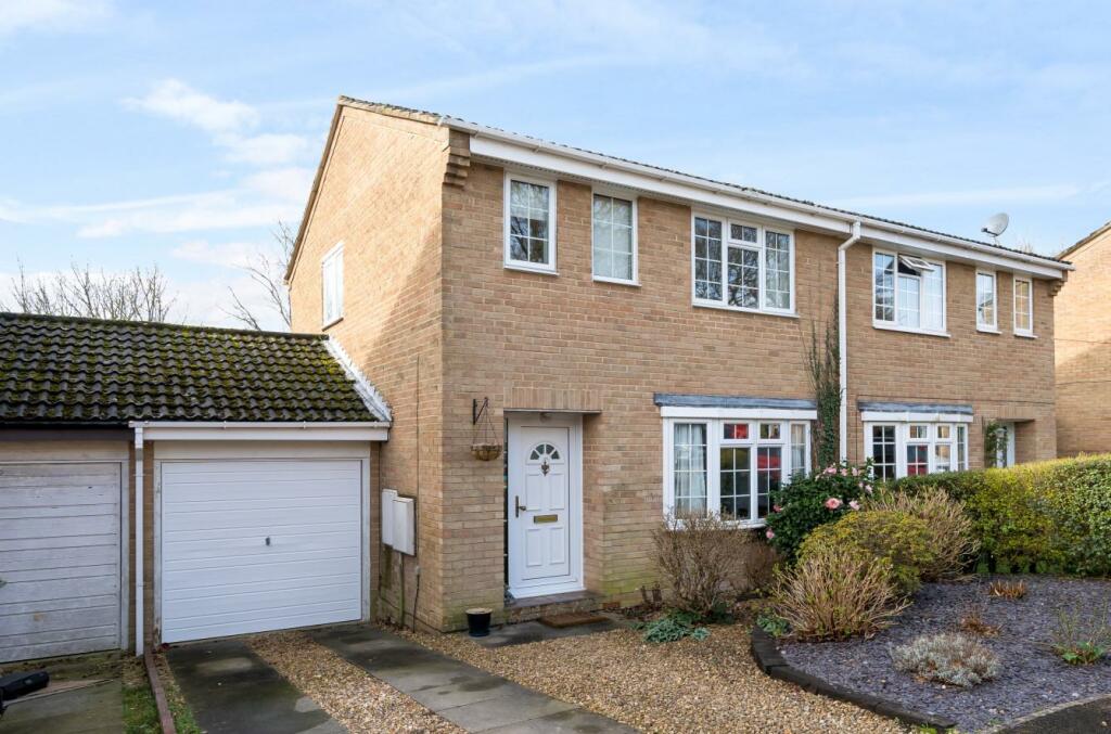 3 bedroom semidetached house for sale in Kelburn Close, South Millers