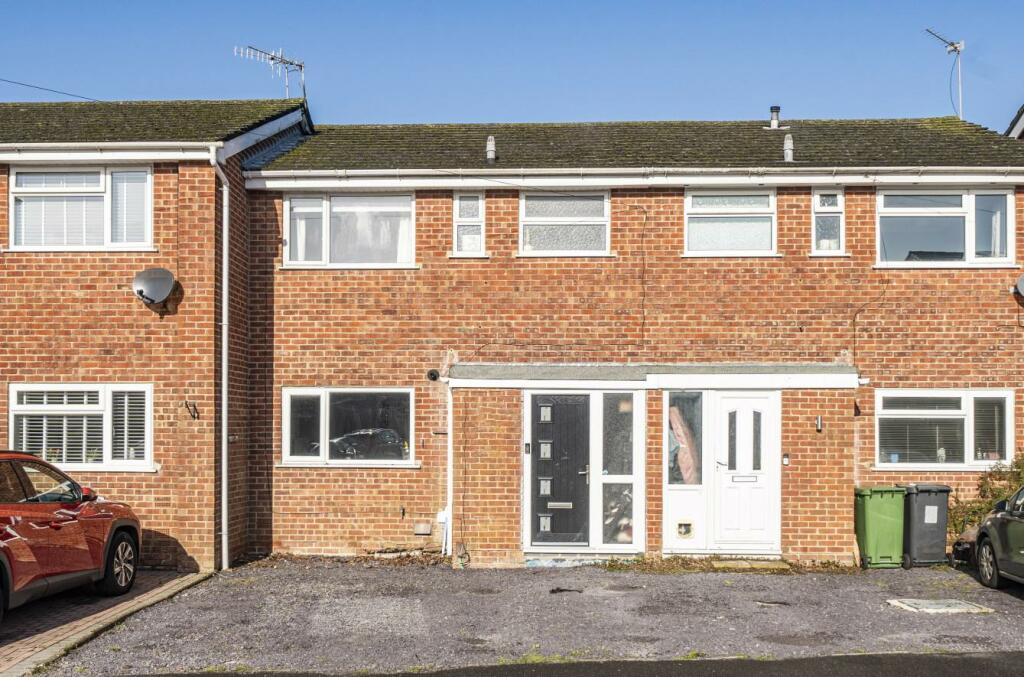 3 bedroom terraced house for sale in Meon Crescent, Chandler's Ford, SO53