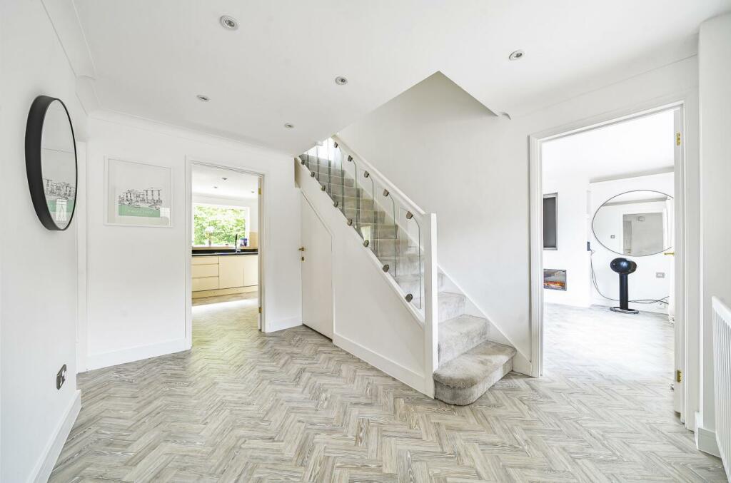 4 bedroom detached house for sale in Holland Close, Chandlers Ford, SO53