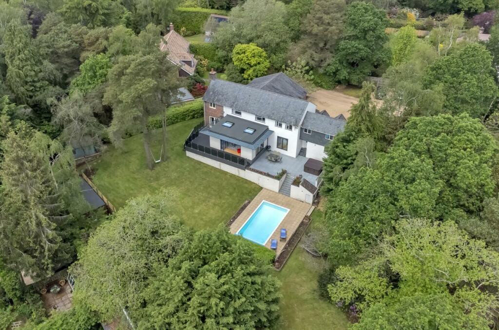 6 bedroom detached house for sale in Hook Crescent, Ampfield, Romsey, SO51