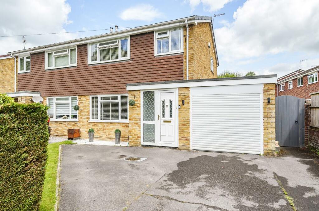 3 bedroom semidetached house for sale in Meon Crescent, Chandlers Ford
